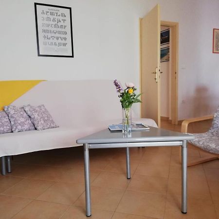 Apartment Suzy With Private Parking Fazana Bagian luar foto