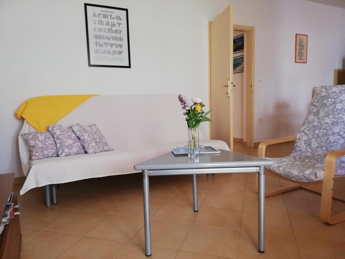 Apartment Suzy With Private Parking Fazana Bagian luar foto