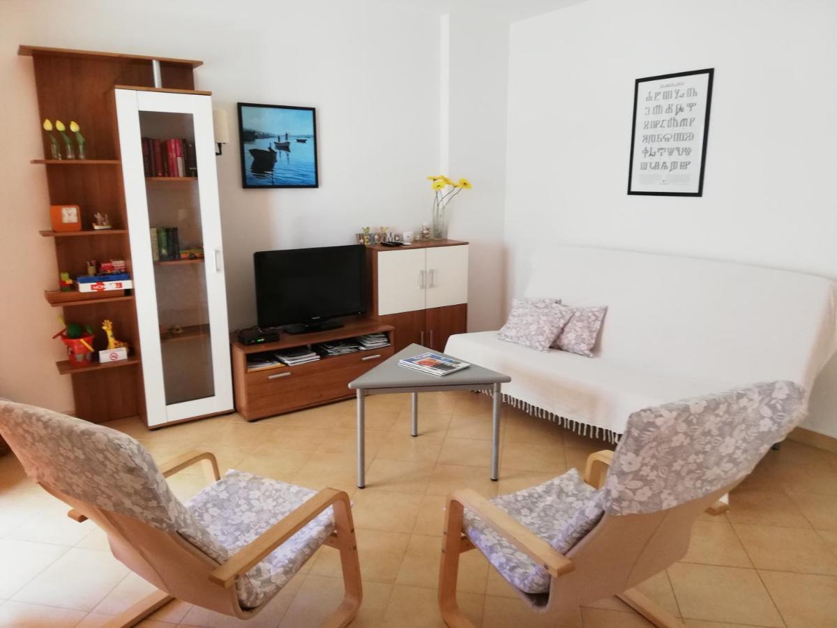 Apartment Suzy With Private Parking Fazana Bagian luar foto