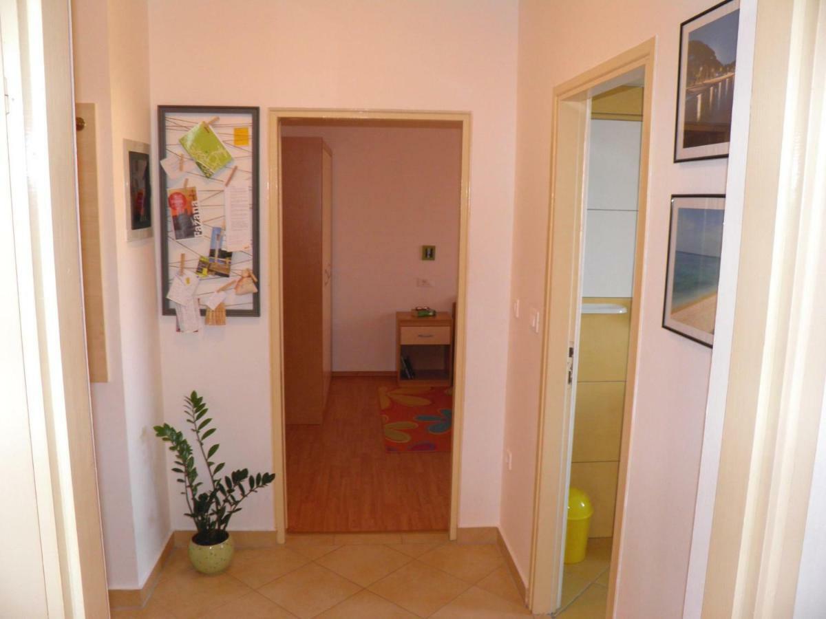 Apartment Suzy With Private Parking Fazana Bagian luar foto