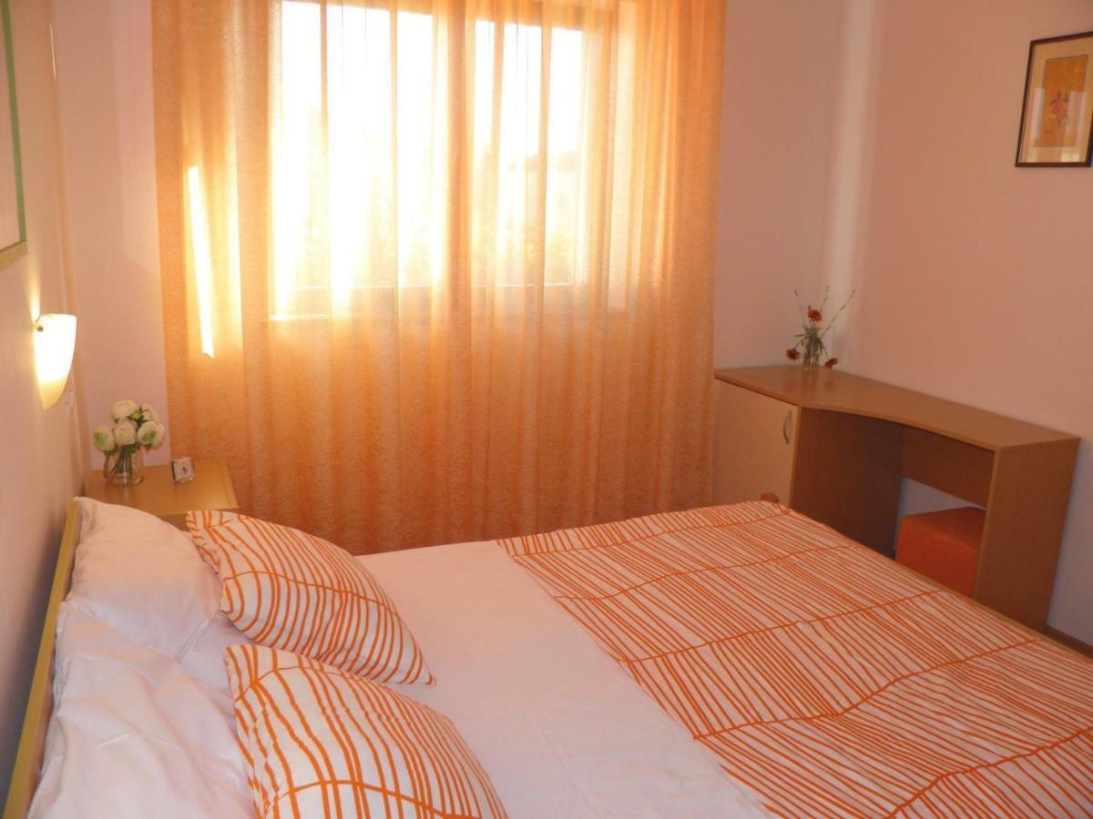 Apartment Suzy With Private Parking Fazana Bagian luar foto