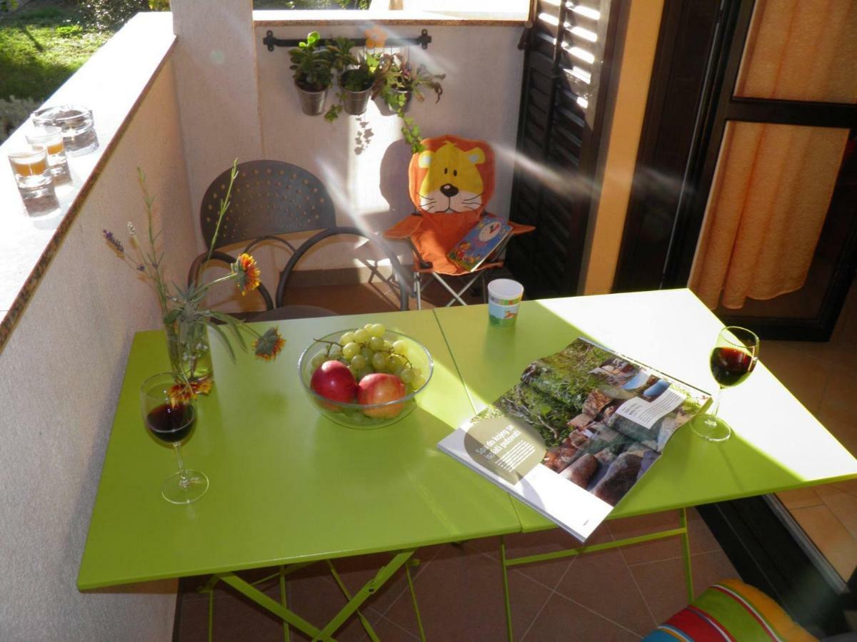 Apartment Suzy With Private Parking Fazana Bagian luar foto