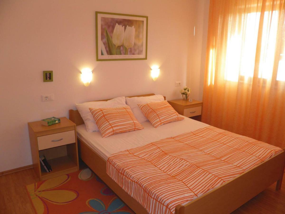 Apartment Suzy With Private Parking Fazana Bagian luar foto