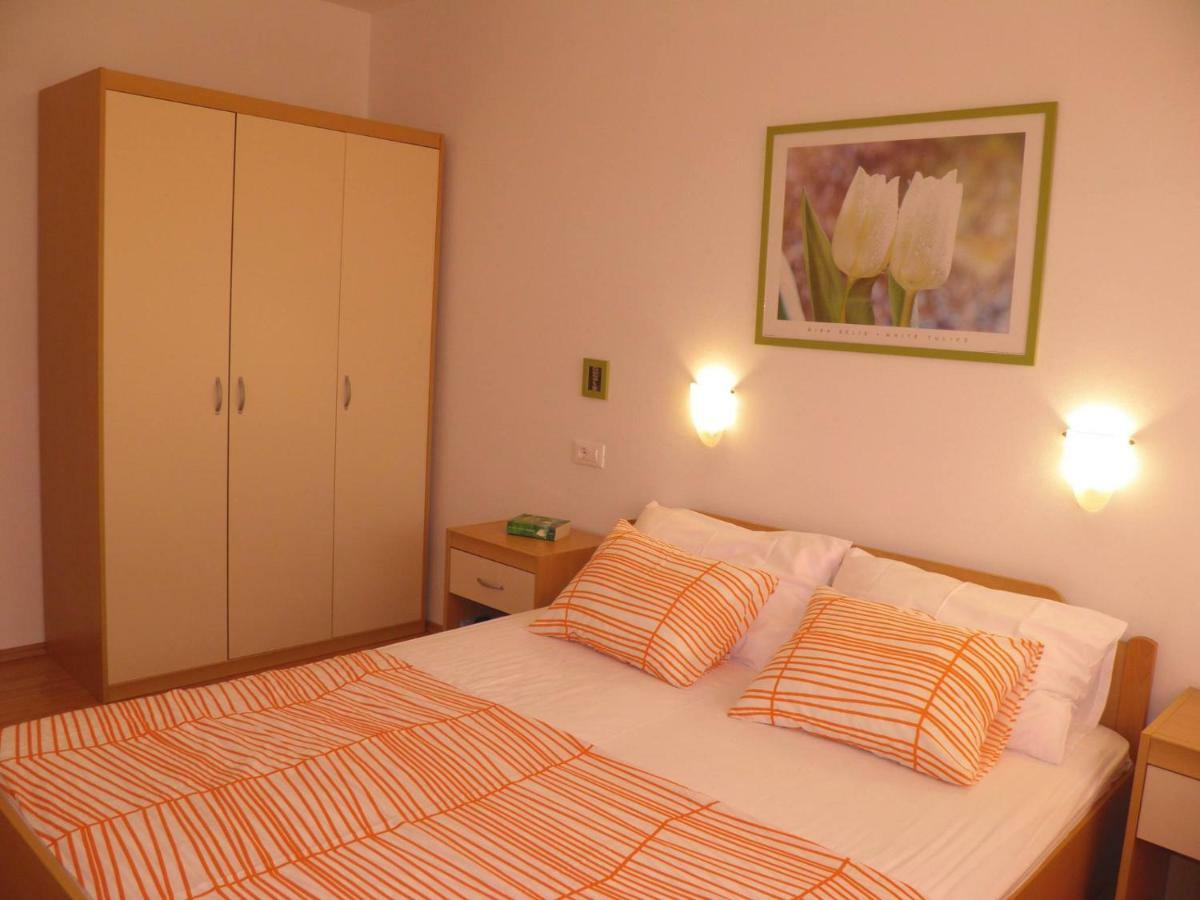 Apartment Suzy With Private Parking Fazana Bagian luar foto