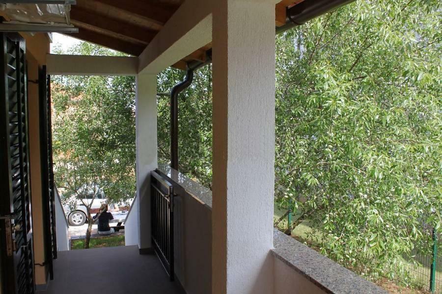 Apartment Suzy With Private Parking Fazana Bagian luar foto